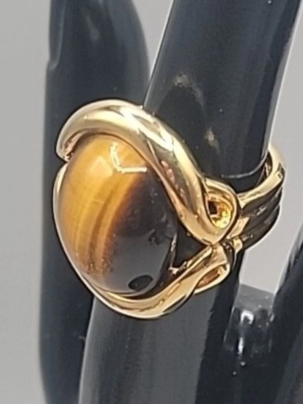 VTG Signed JOMAZ Tiger's Eye Statement Ring Gold Tone Cocktail Cabochon 5.5 RARE